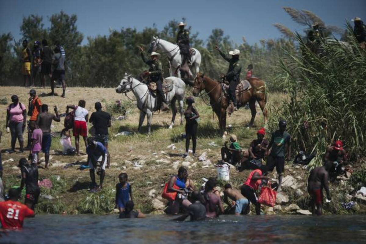 U.S. Border Patrol agents stop migrants crossing the Rio Grande in Del Rio, Tex. (Eric Thayer/Bloomberg News)