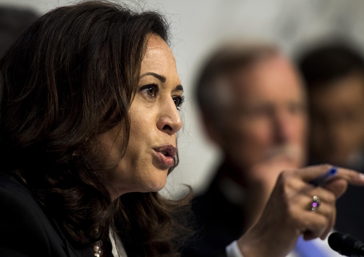 Kamala Harris questions Dan Coats on Wednesday. (Melina Mara/The Washington Post)</p>  