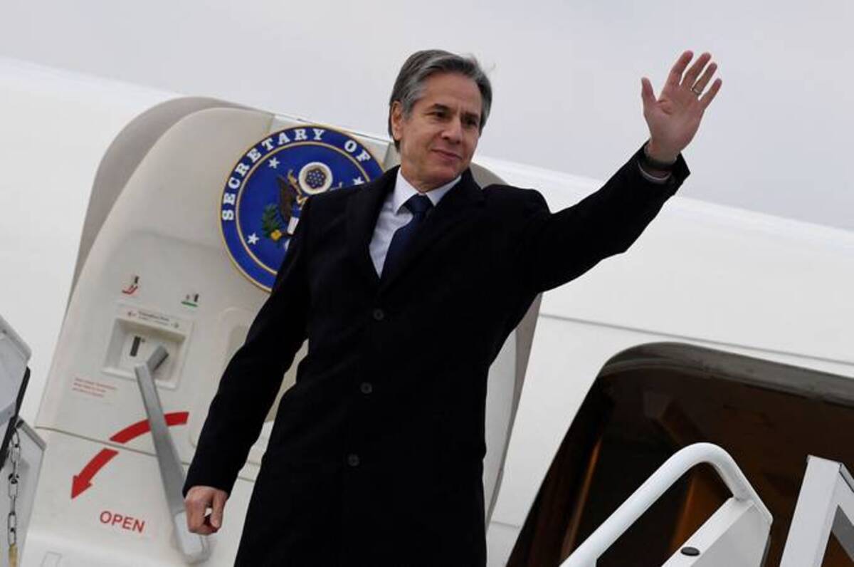 Secretary of State Antony Blinken waves as he boards an aircraft prior to his departure from Chisinau, Moldova, March 6, 2022. (Olivier Douliery/Pool via REUTERS)
