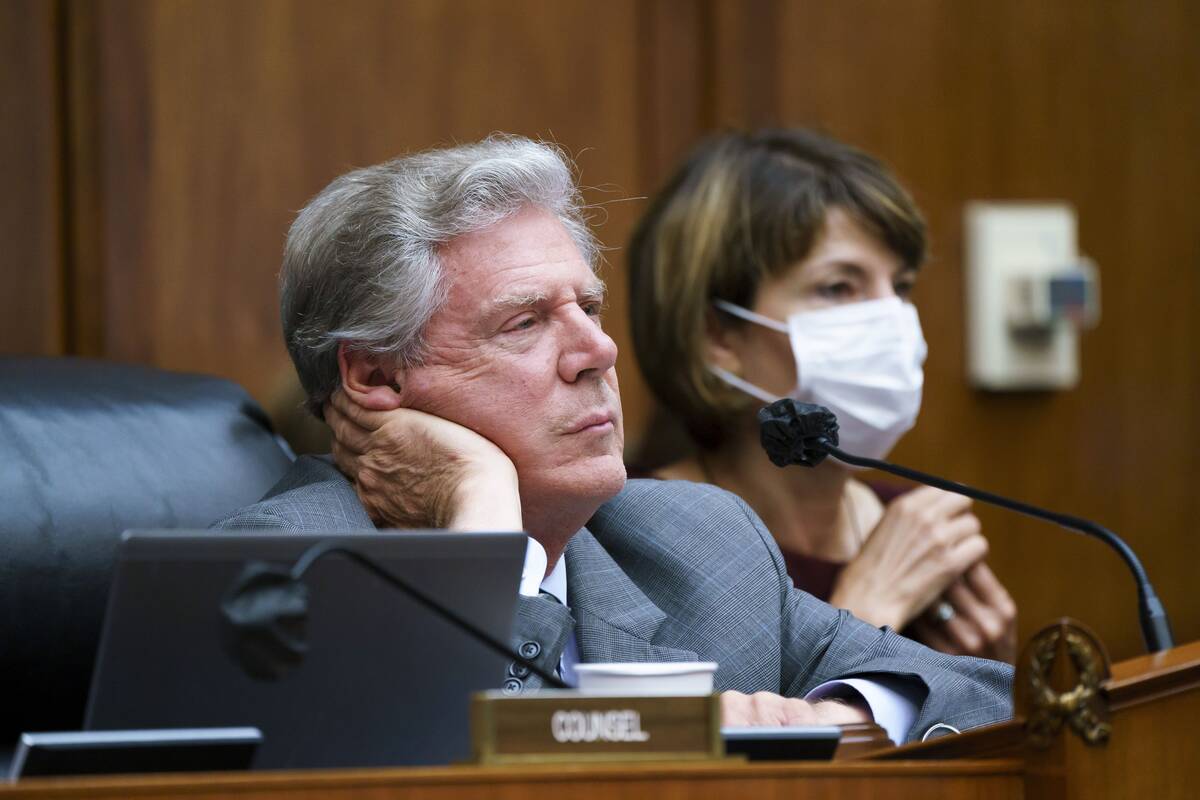 Reps. Frank Pallone Jr. (D-N.J.) with Cathy McMorris Rodgers (R-Wash.) appear at a hearing in 2021. (J. Scott Applewhite/AP)