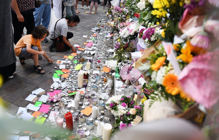 Floral tributes close to Grenfell Tower in North Kensington, London. (Andy Rain/European Pressphoto Agency)</p>  