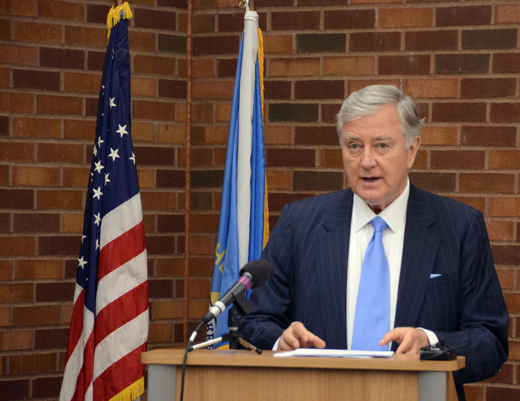 Larry Pressler in Sioux Falls, S.D.,&nbsp;during his failed bid for Senate in 2014.&nbsp;(AP Photo/Dirk Lammers)</p>  
