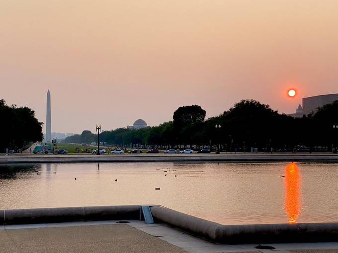 A smoky sunset on the National Mall Tuesday. (Jim Havard/Twitter)