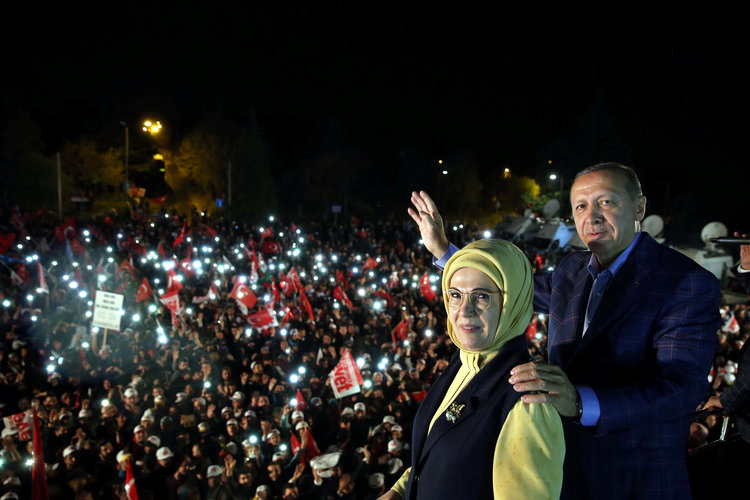 Recep Erdogan addresses supporters in Istanbul. (Yasin Bulbul/Presidential Palace/Handout)</p>  
