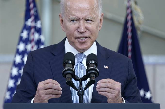 President Biden delivers a speech on voting rights at the National Constitution Center in Philadelphia. (Evan Vucci/AP)