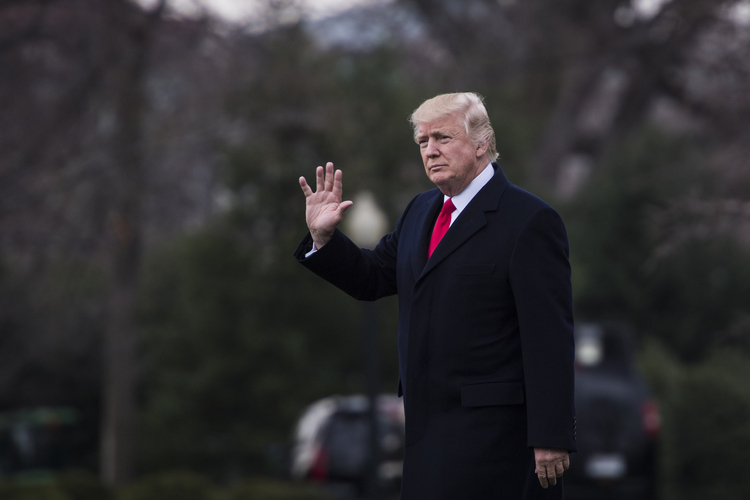 Trump boards Marine One. (Jabin Botsford/The Washington Post)</p>  