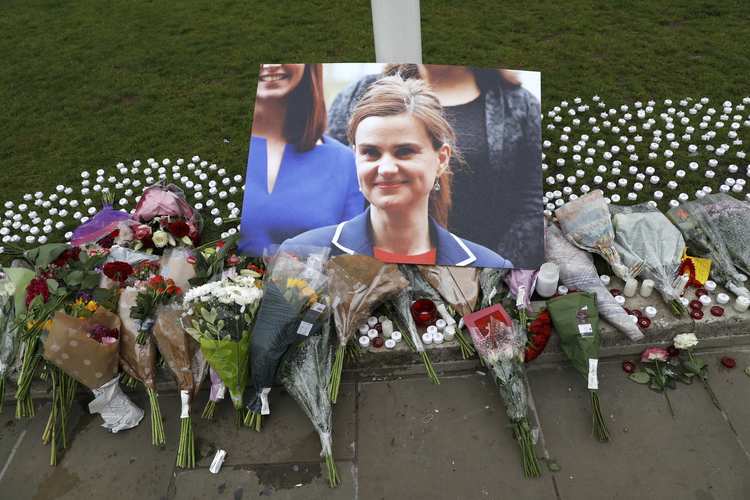 Tributes and candles are left for&nbsp;Jo Cox in London. (Reuters/Stefan Wermuth)</p>  