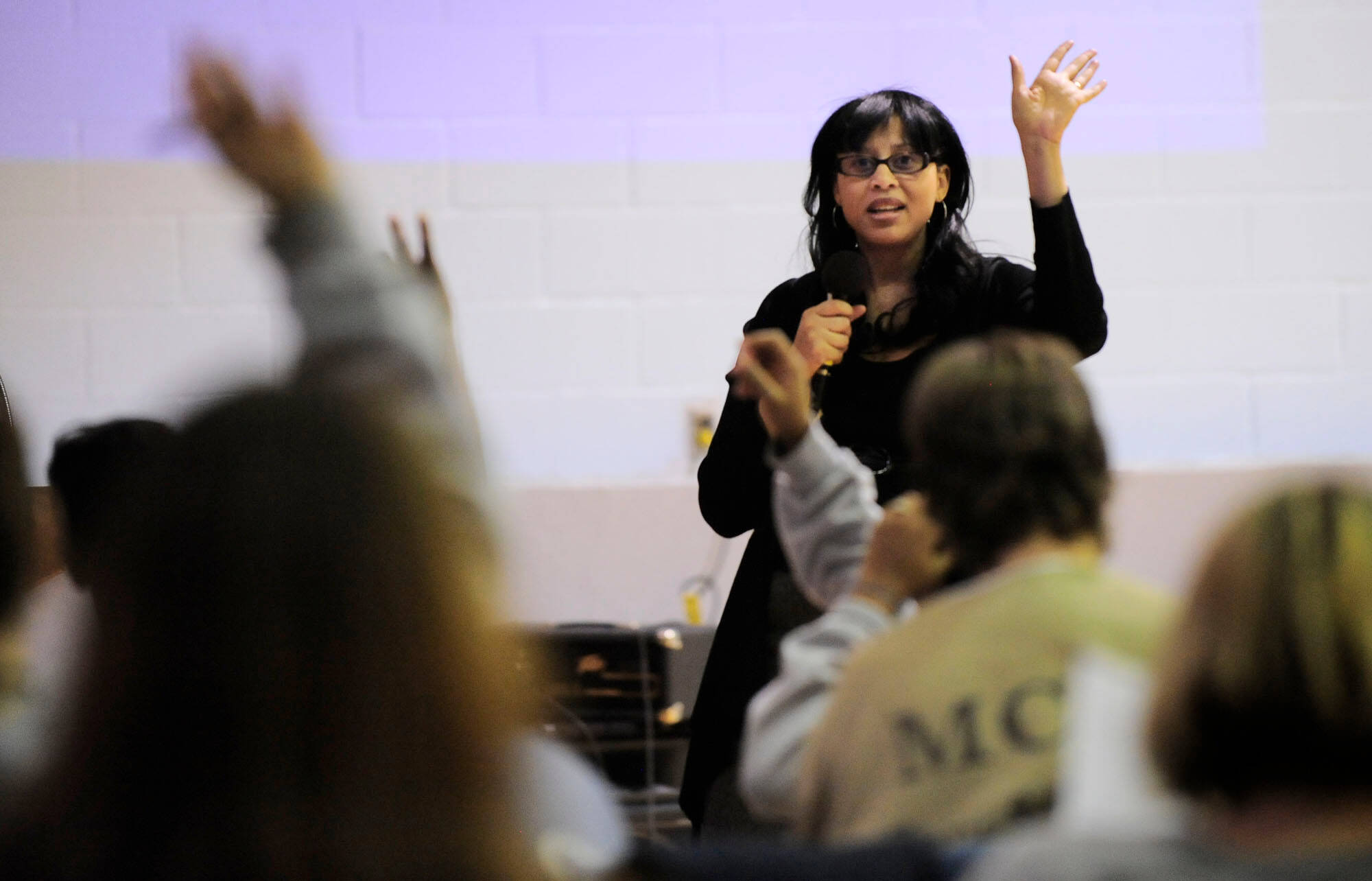 Color of Money columnist Michelle Singletary teaches a class in 2010 at the Maryland Correctional Institution for Women about saving money and spending habits. The column is marking 25 years. (Linda Davidson/The Washington Post)