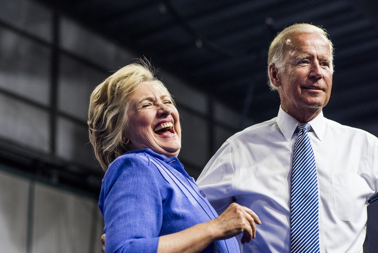 Clinton rallies with Biden in Scranton. (Melina Mara/The Washington Post)</p>  