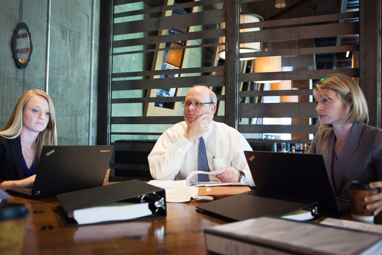 Marc Elias&nbsp;preps with attorneys Sarah Gonski (left) and&nbsp;Amanda Callais (right) last week&nbsp;before a hearing for his lawsuit against Arizona over voting rights. (Photo by David Jolkovski for The Washington Post)</p>  