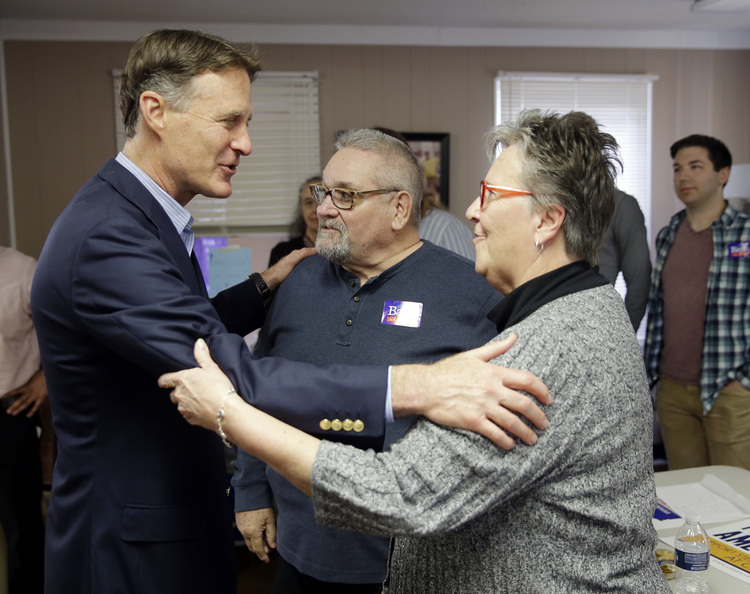 Evan Bayh&nbsp;thanks volunteers at his field office in Indianapolis. (Michael Conroy/AP)</p>  
