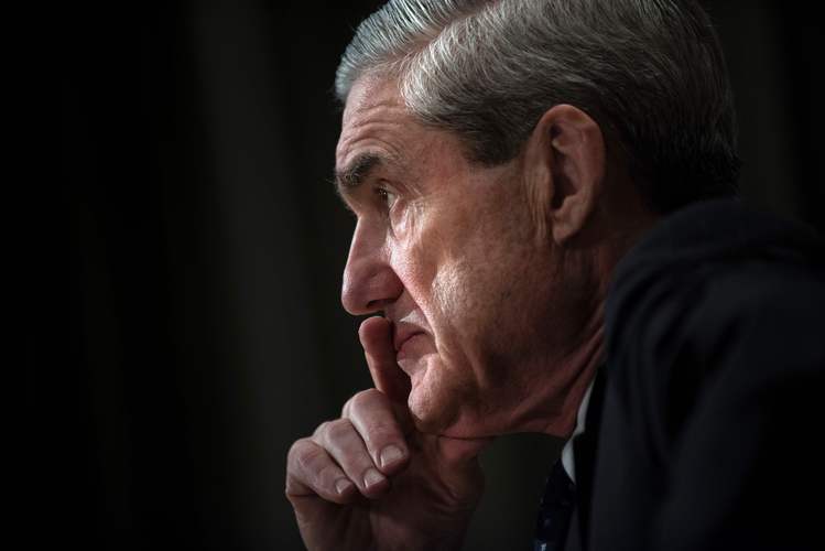 Mueller testifIes in 2013.(Brendan Smialowski/AFP/Getty Images)</p>  