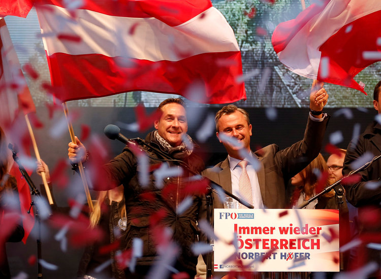 Austrian far right candidate Norbert Hofer during an election eve rally in Vienna. (Reuters/Leonhard Foeger)</p>  