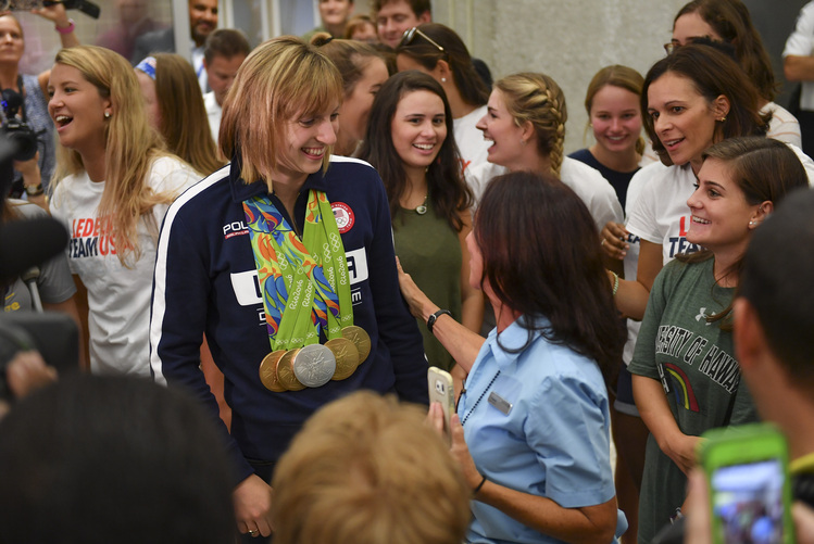 Katie Ledecky is thanked by a United Airlines employee after arriving at Dulles. (Ricky Carioti/The Washington Post)</p>  