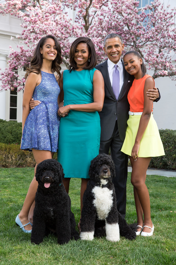 President Obama, Michelle Obama, and daughters Malia&nbsp;and Sasha pose for a family portrait &nbsp;in the Rose Garden. (Pete Souza/The White House via Getty)</p>  