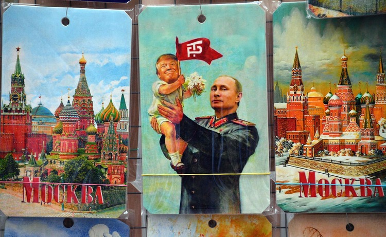 A souvenir kiosk in Moscow depicts Putin&nbsp;holding a baby-faced Trump. (Mladen Antonov/Getty Images)</p>  