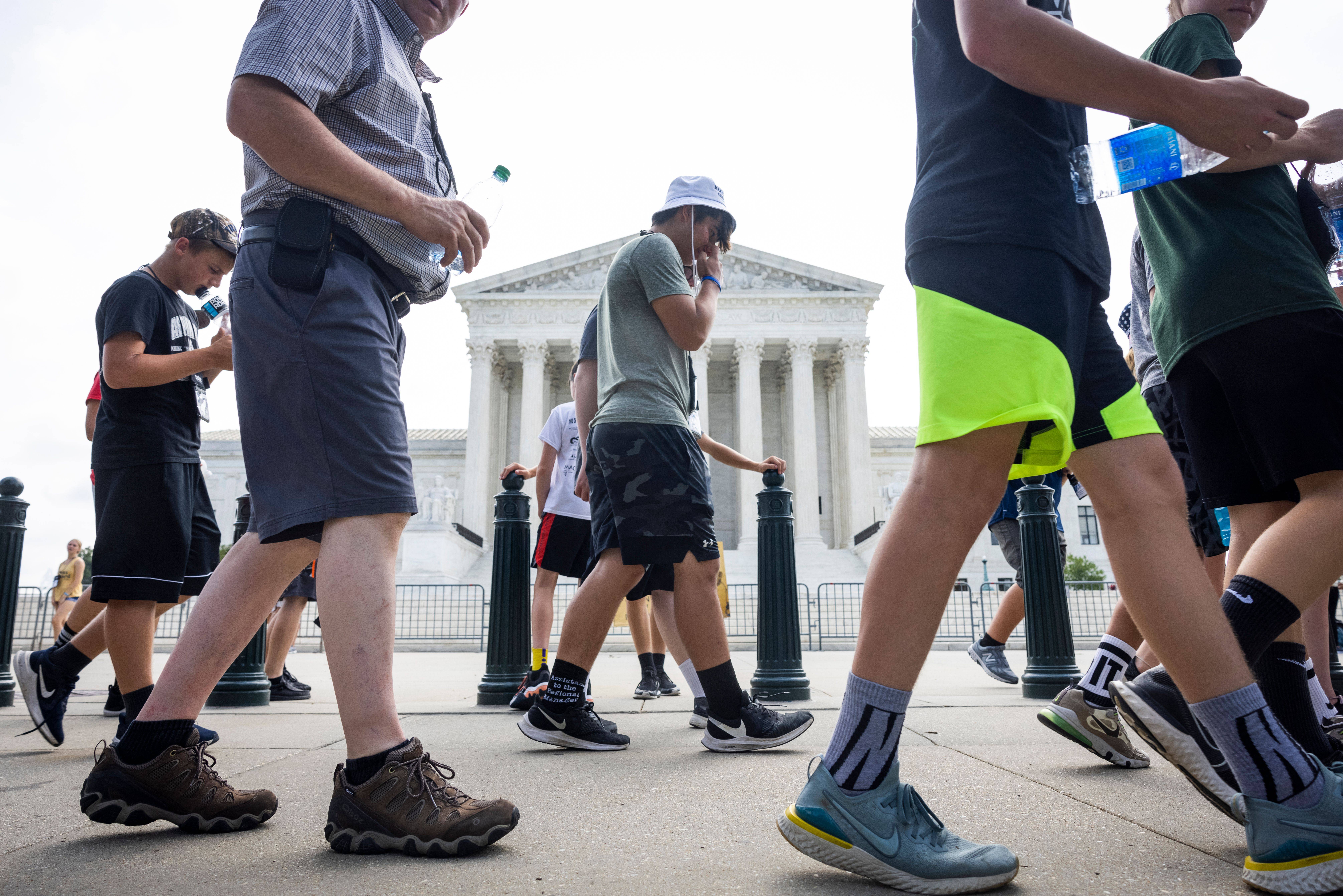 A tour group outside the Supreme Court on Monday. (Photo by Jim Lo Scalzo/EPA-EFE/REX/Shutterstock)