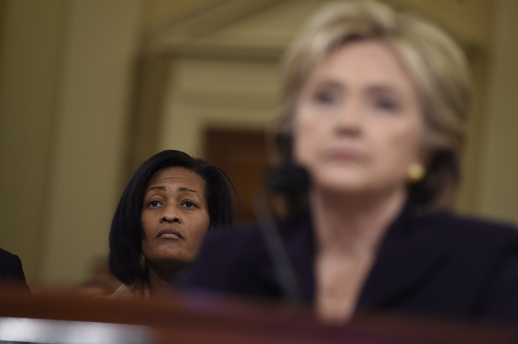 Cheryl Mills listens as Hillary testifies before the House Select Committee on Benghazi last October. (Saul Loeb/AFP/Getty Images)</p>  