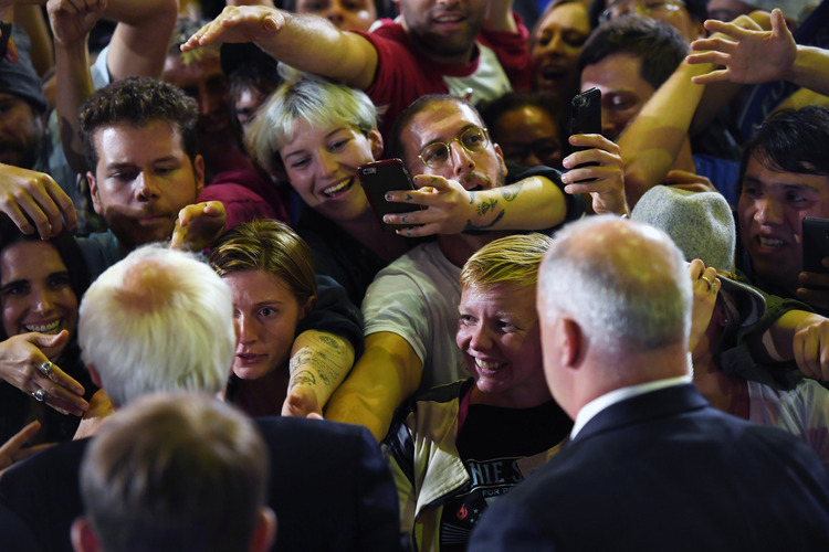 Bernie greets supporters in Santa Monica last night.&nbsp;(Photo by Matt McClain/The Washington Post)</p>  