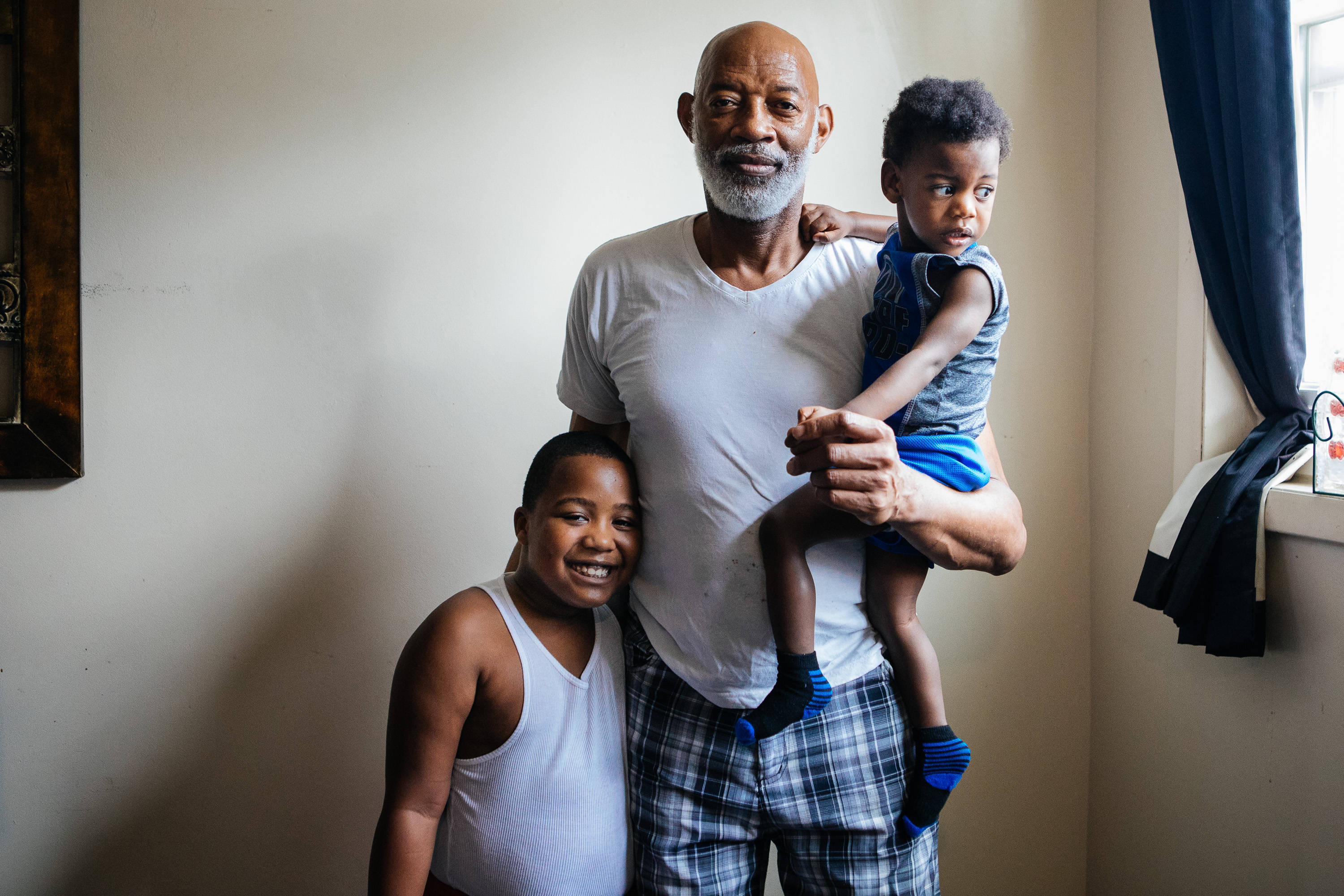 Willard McGruder with his grandchildren Keshawn, left, and Rahine last June at his home in West Philadelphia.