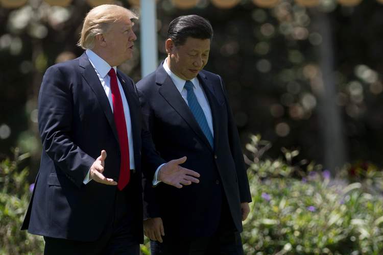 Donald Trump shows Chinese President Xi Jinping around his Mar-a-Lago estate in West Palm Beach last week. (Jim Watson/AFP/Getty Images)</p>  