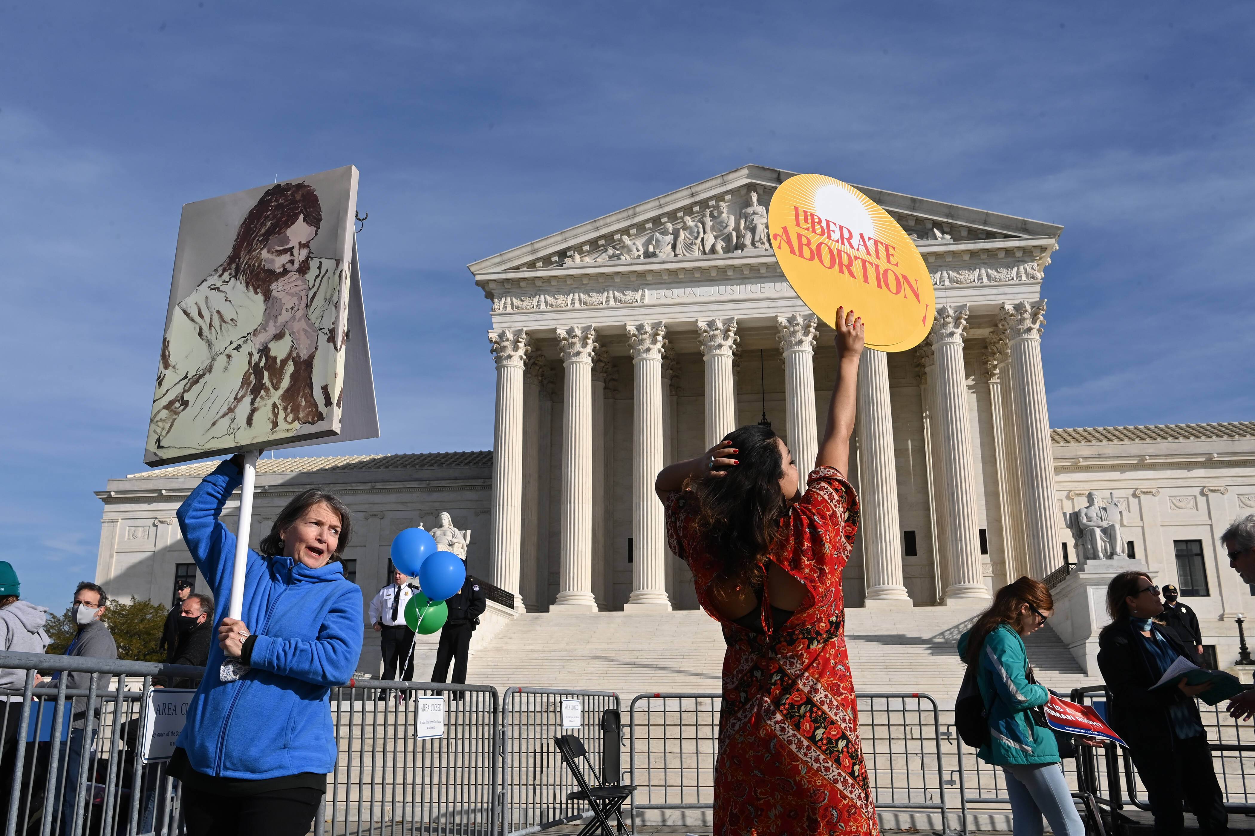 Protesters for and against abortion rights in front of the Supreme Court. (Matt McClain/The Washington Post)