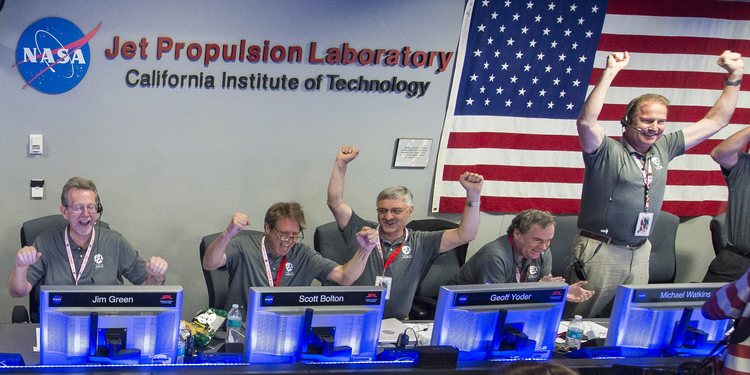 Engineers and scientists celebrate at mission control when they get confirmation that Juno has entered Jupiter's orbit.&nbsp;(NASA/Aubrey Gemignani)</p>  