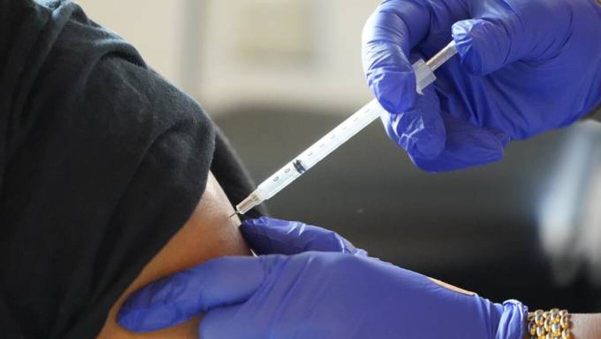 The White House reports that roughly 93 percent of staff have been vaccinated to date. (Rogelio V. Solis/AP)