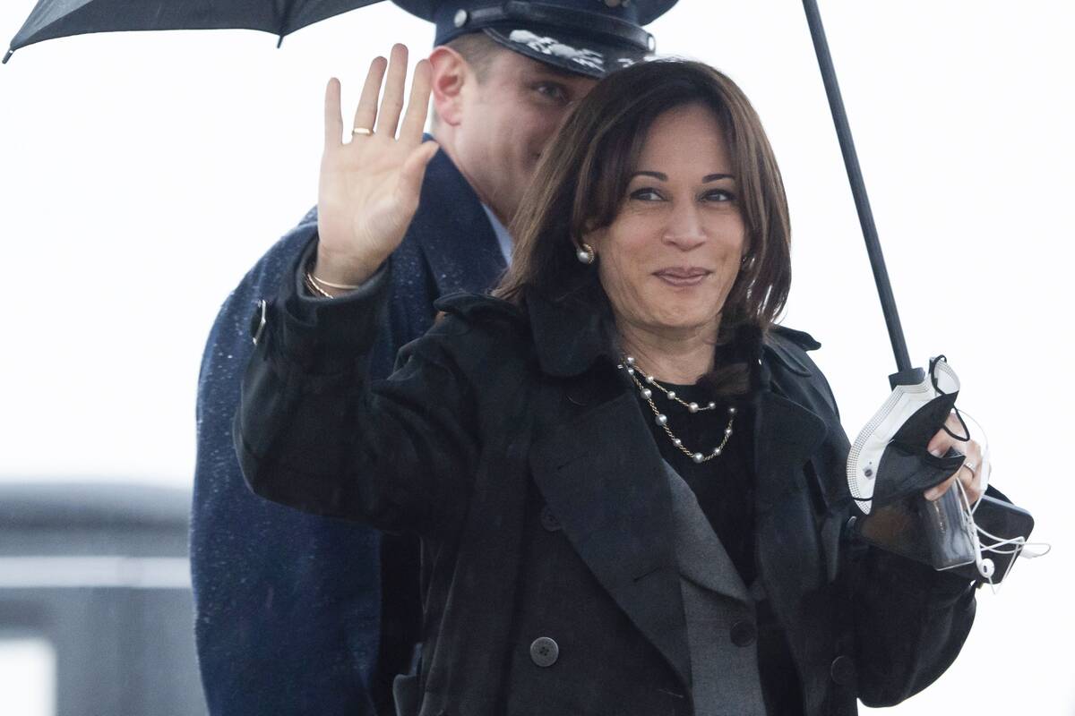 Vice President Harris boards Air Force Two on Wed., March 9. (Saul Loeb/Pool via AP)