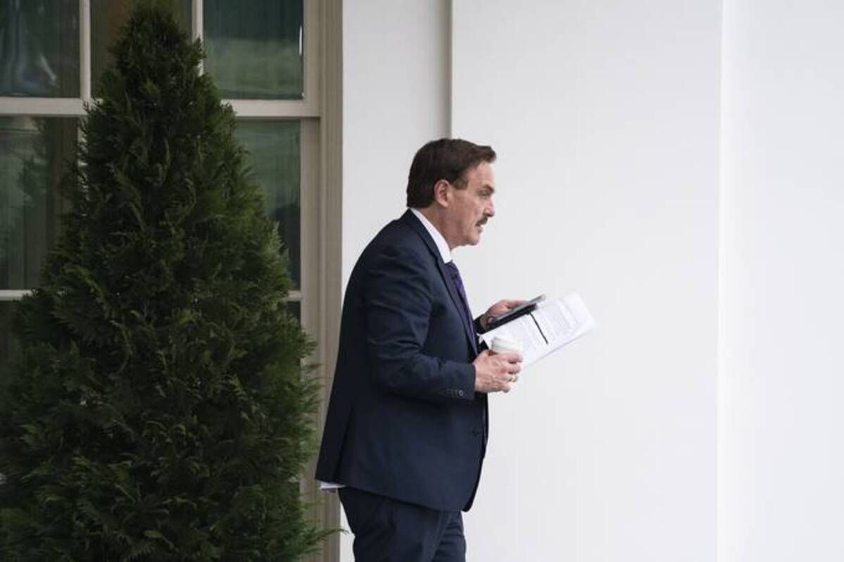 MyPillow CEO Mike Lindell visited the White House days after the Jan. 6 attack with a paper that read 