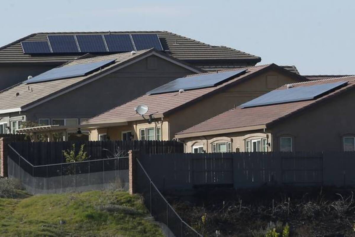 Solar panels atop homes in Folsom, Calif., in 2020. (Rich Pedroncelli/AP)