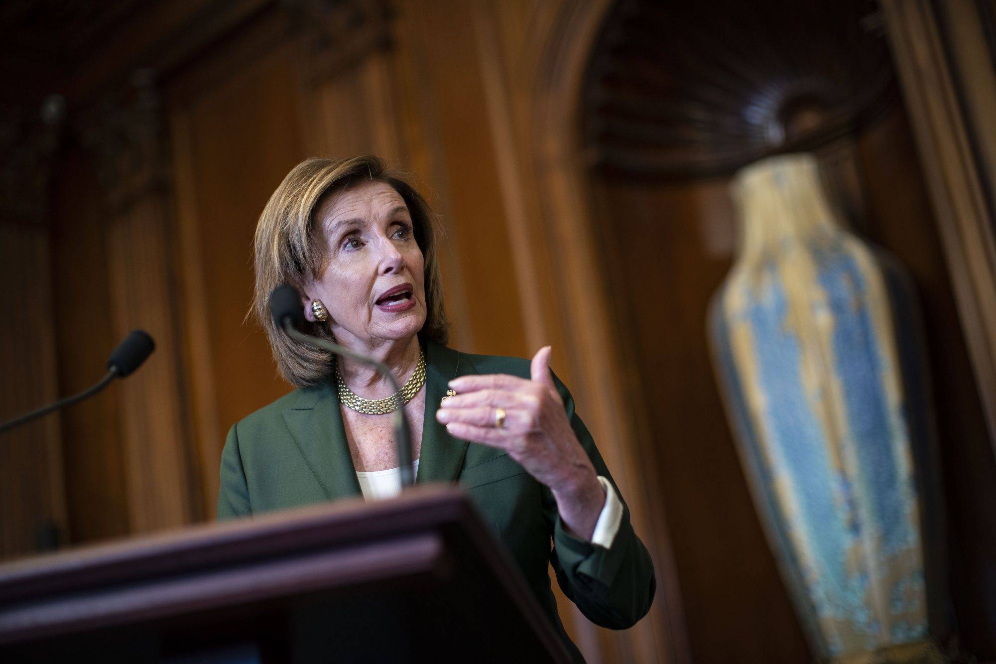 House Speaker Nancy Pelosi (D-Calif.) on Thursday announced that the maximum salary for staffers in the chamber will be raised up to $199,300.