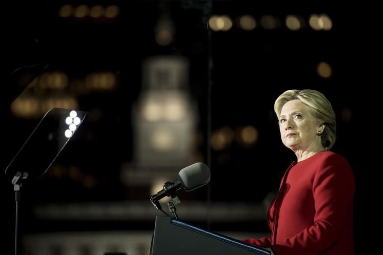 Clinton speaks to a huge crowd during a rally at Independence Mall in Philadelphia, Pennsylvania. (Melina Mara/The Washington Post)</p>  