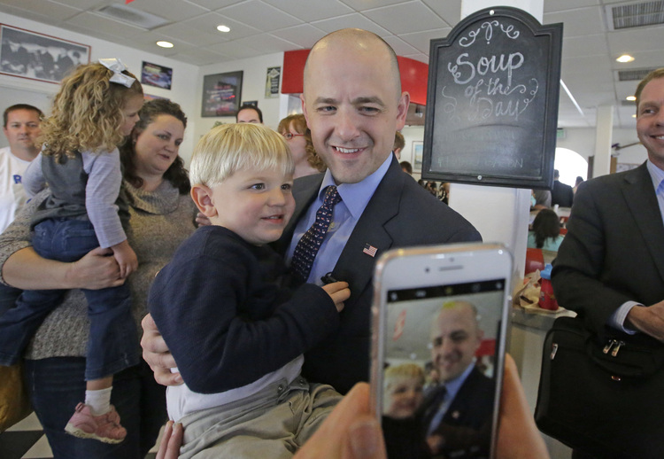 Evan McMullin poses for a photograph with Derek Ball, 2, during a meet and greet at the One Man Band Diner yesterday in Lehi, Utah. (Rick Bowmer/AP)</p>  