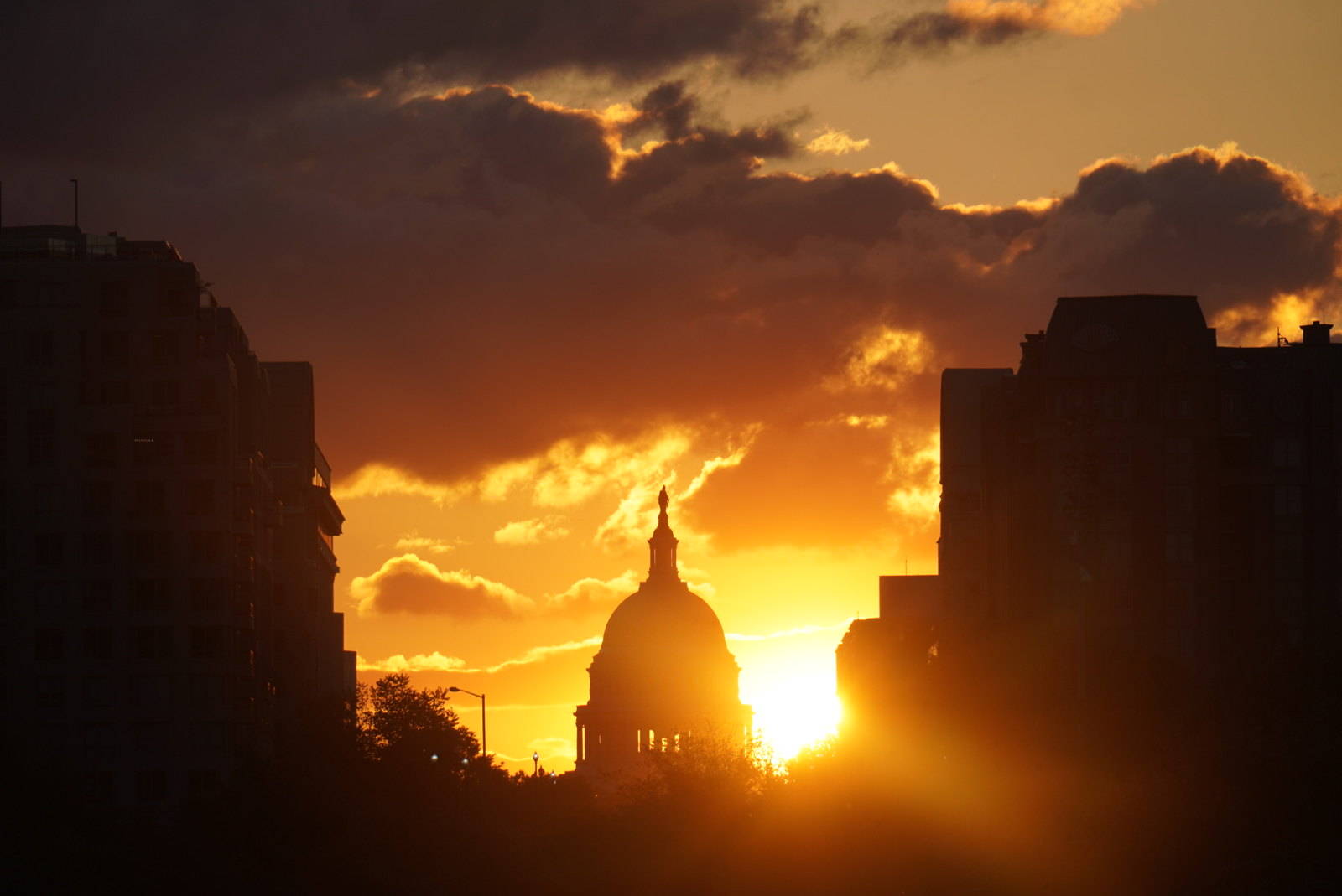 Today's forecast: A toasty Tuesday with a late-day storm chance; rain ...