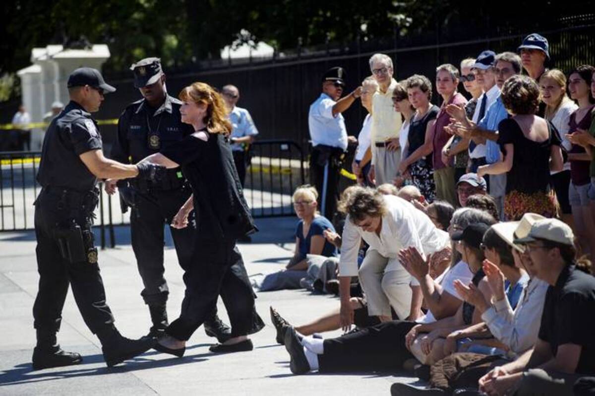 People near the White House protest the Keystone XL pipeline on Aug. 23, 2011. (Amanda Voisard/The Washington Post)