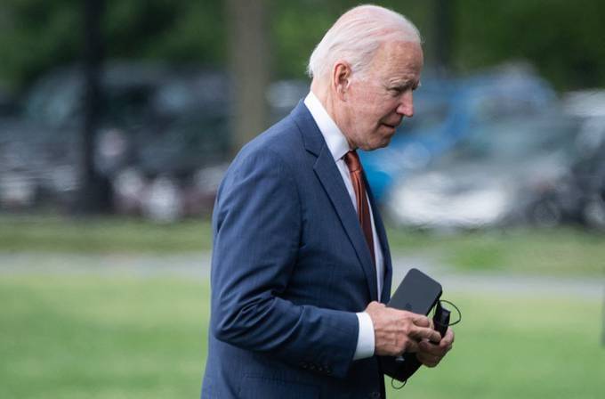 President Biden walks from Marine One. (Saul Loeb/AFP/Getty Images)